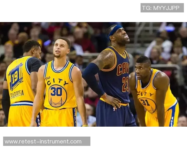 2017年圣诞大战骑士与勇士的巅峰对决回顾与精彩瞬间分析